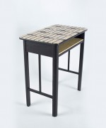biurko z mozaiką